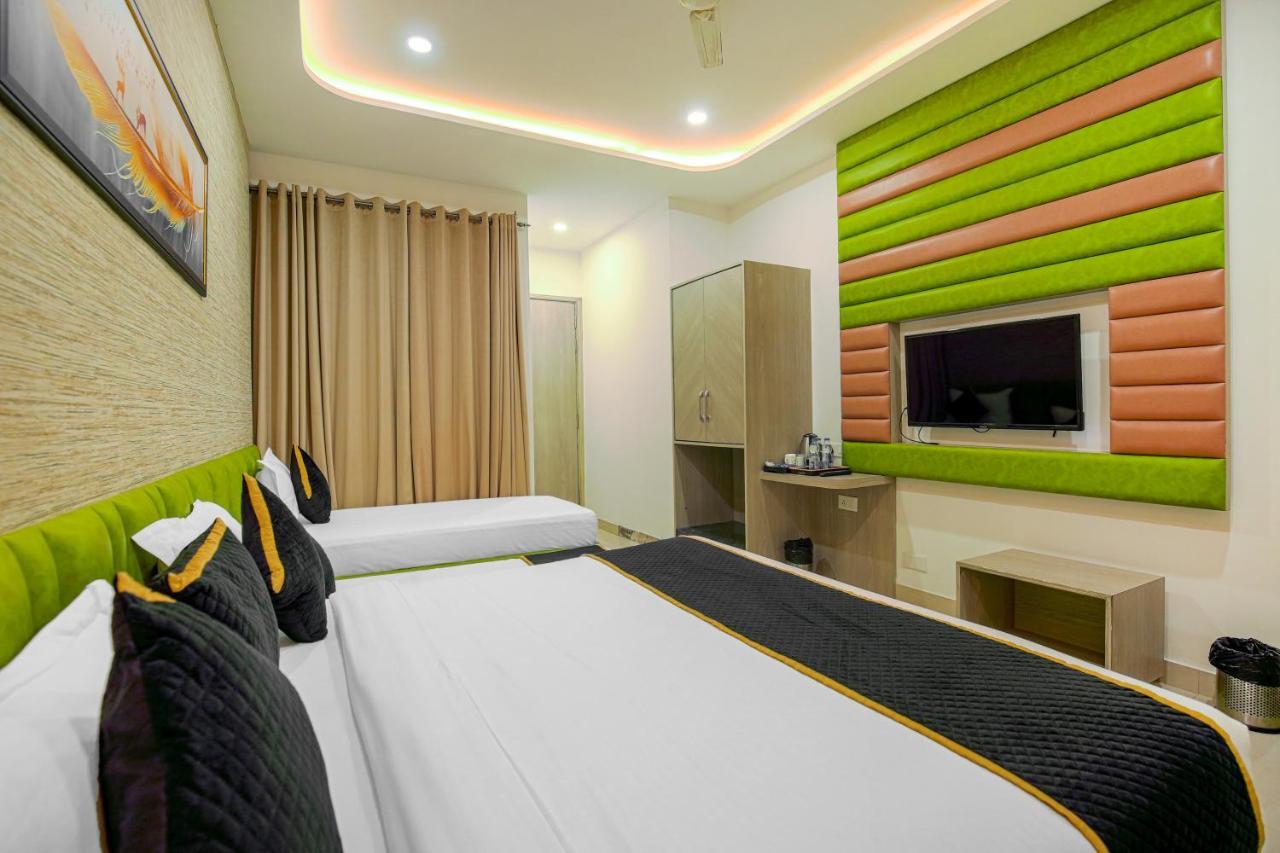 Hotel Golden Stay Amritsar Esterno foto