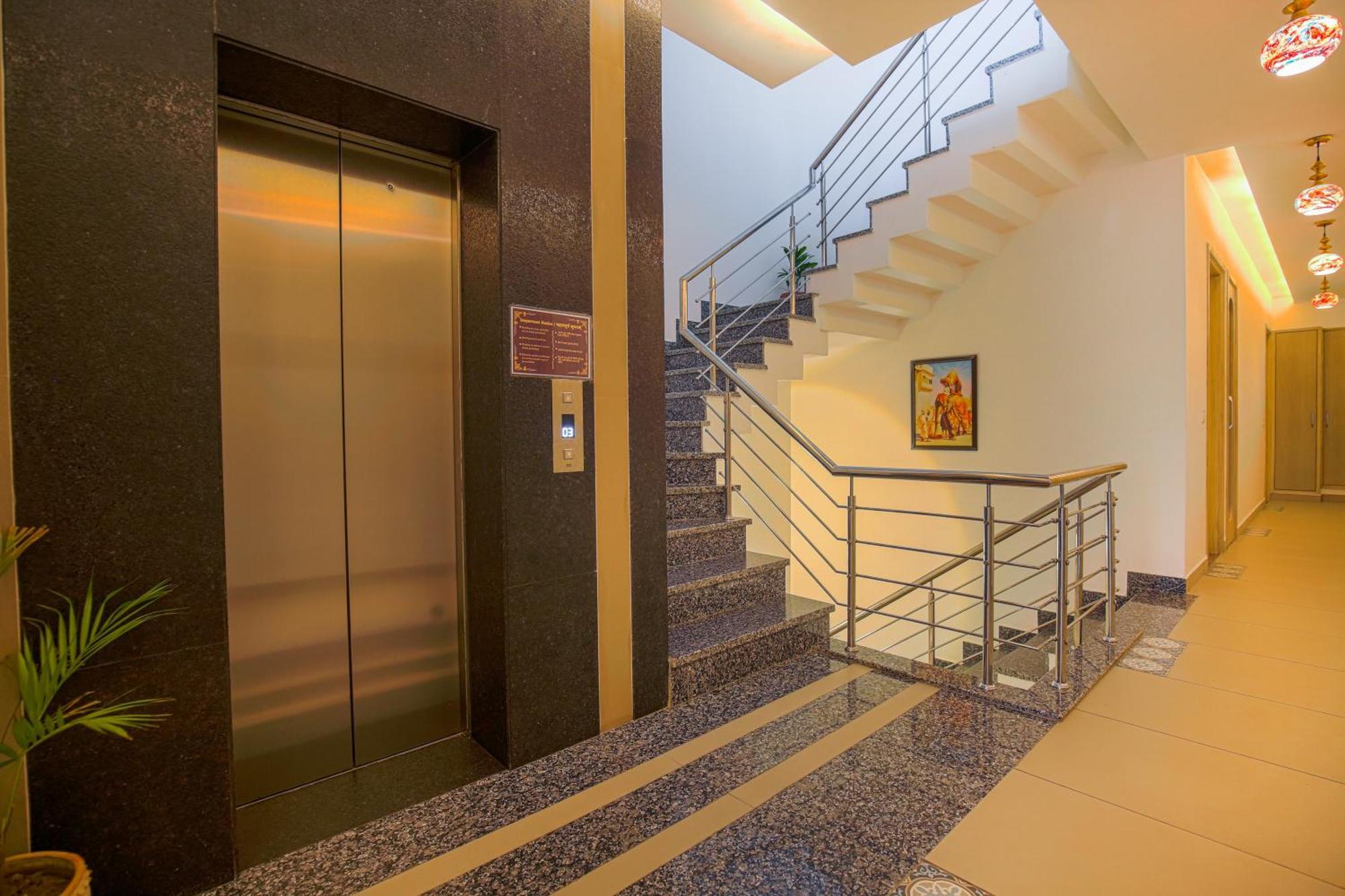Hotel Golden Stay Amritsar Esterno foto