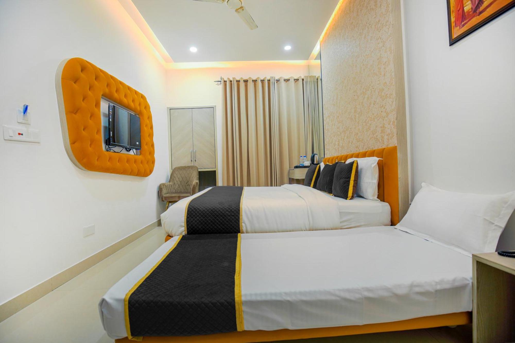 Hotel Golden Stay Amritsar Esterno foto